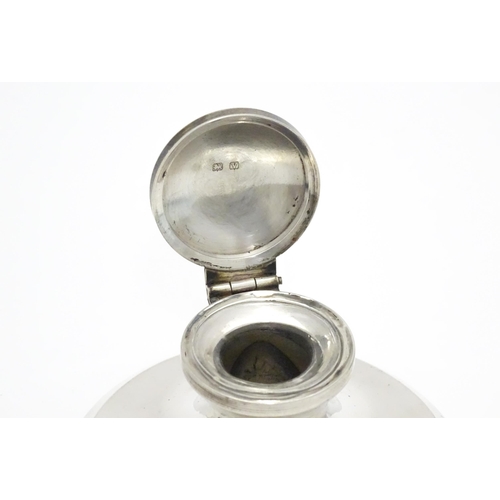 386 - A silver inkwell of capstan form hallmarked Birmingham 1920. Approx. 3