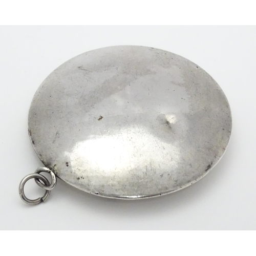 391 - A Chinese Export silver powder compact, maker WH90, with Oriental character mark. Maker possibly Wan... 