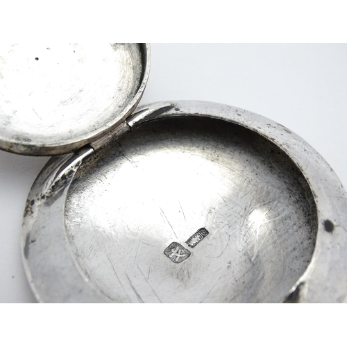 391 - A Chinese Export silver powder compact, maker WH90, with Oriental character mark. Maker possibly Wan... 