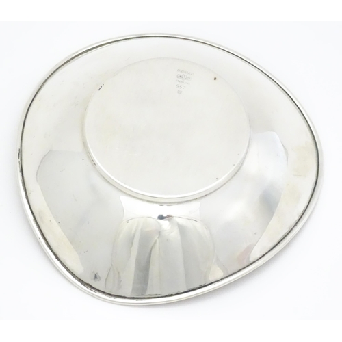 400 - An American Modernist sterling silver bowl by Gorham Manufacturing Co. Approx. 5 3/42 wide (Approx. ... 