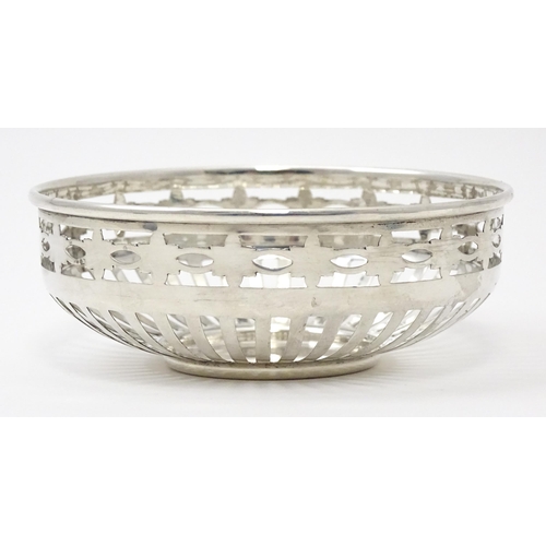 405 - A silver bon bon dish of pierced and fluted form hallmarked Birmingham 1965, marker Barker Ellis Sil... 