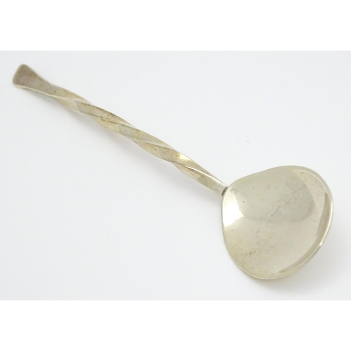 330 - An Elizabeth II  silver preserve spoon hallmarked Sheffield 1995 maker Pruden & Smith (Anton Pruden ... 