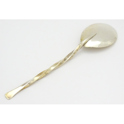 330 - An Elizabeth II  silver preserve spoon hallmarked Sheffield 1995 maker Pruden & Smith (Anton Pruden ... 