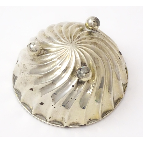 422 - A Victorian silver salt of circular fluted form hallmarked Birmingham 1891, maker Minshull & Latimer... 