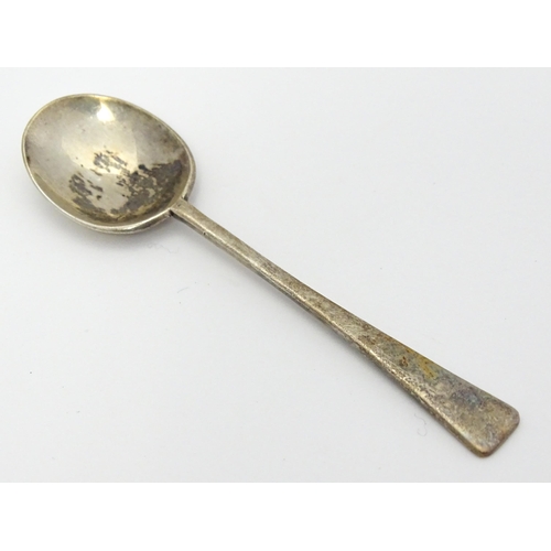 368 - Assorted silver items to include four coffee spoons hallmarked Birmingham 1935, maker Barker Brother... 