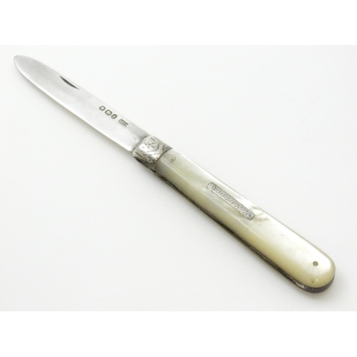 275 - A Victorian silver folding fruit knife with mother of pearl handle, hallmarked Sheffield 1895, maker... 