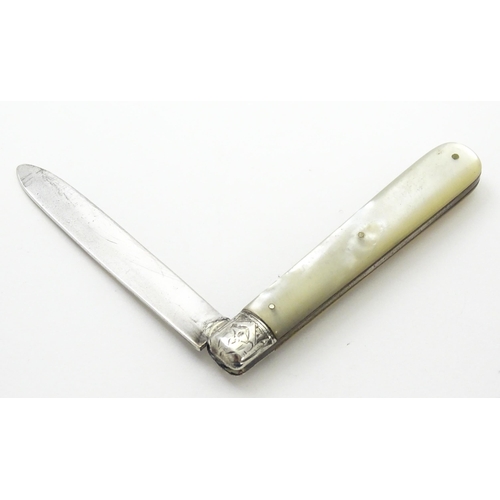 275 - A Victorian silver folding fruit knife with mother of pearl handle, hallmarked Sheffield 1895, maker... 