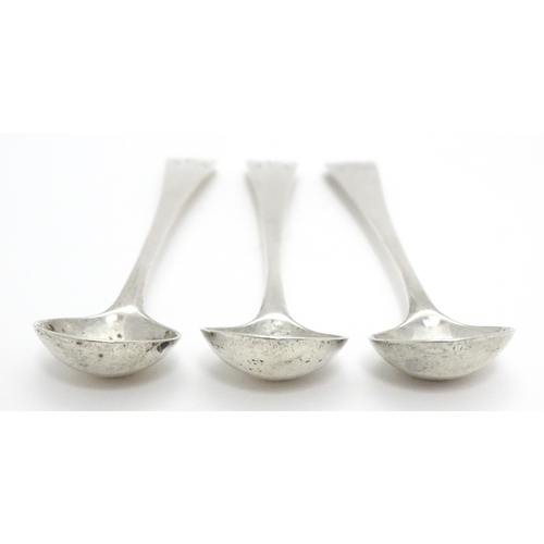 298 - Three silver Old English pattern salt spoons hallmarked London 1815, maker William Bateman. Approx. ... 