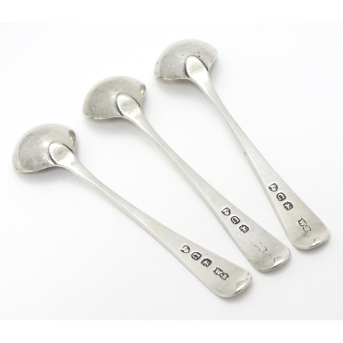 298 - Three silver Old English pattern salt spoons hallmarked London 1815, maker William Bateman. Approx. ... 