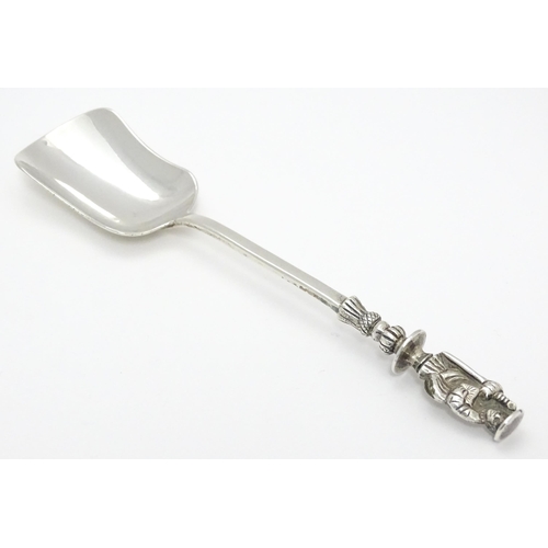 370 - A Victorian silver sugar shovel / spoon with handle with figural detail, hallmarked Sheffield 1895, ... 