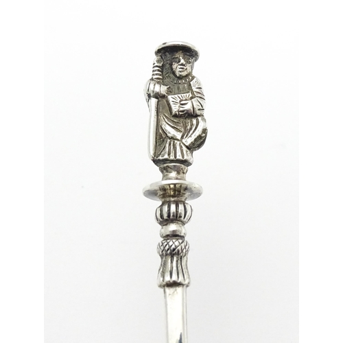 370 - A Victorian silver sugar shovel / spoon with handle with figural detail, hallmarked Sheffield 1895, ... 