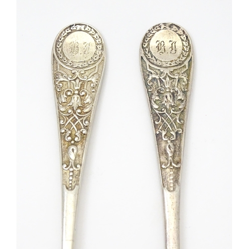 371 - A pair of Victorian silver servers, hallmarked London 1883, maker Martin, Hall & Co. Approx. 7 1/4