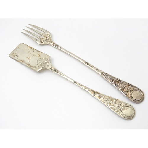 371 - A pair of Victorian silver servers, hallmarked London 1883, maker Martin, Hall & Co. Approx. 7 1/4