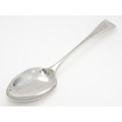 374 - A George III silver Old English pattern spoon hallmarked London 1973, maker Samuel Davenport. Approx... 