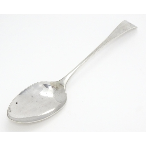 374 - A George III silver Old English pattern spoon hallmarked London 1973, maker Samuel Davenport. Approx... 