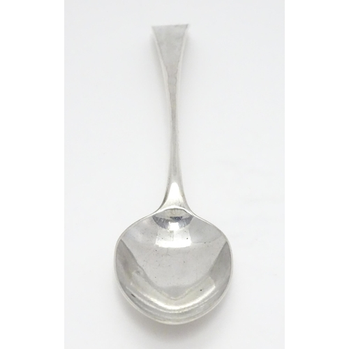 374 - A George III silver Old English pattern spoon hallmarked London 1973, maker Samuel Davenport. Approx... 