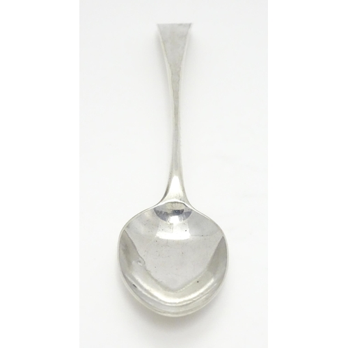 374 - A George III silver Old English pattern spoon hallmarked London 1973, maker Samuel Davenport. Approx... 