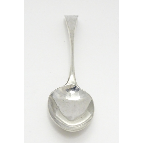 374 - A George III silver Old English pattern spoon hallmarked London 1973, maker Samuel Davenport. Approx... 