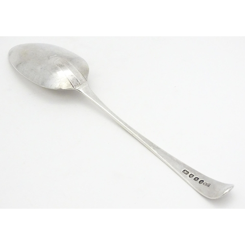 374 - A George III silver Old English pattern spoon hallmarked London 1973, maker Samuel Davenport. Approx... 