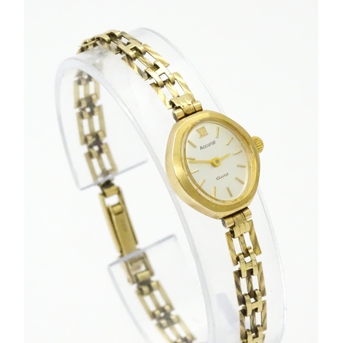 811 - A 9ct gold cased ladies Accurist wristwatch with 9ct gold strap, and instruction / guarantee booklet... 