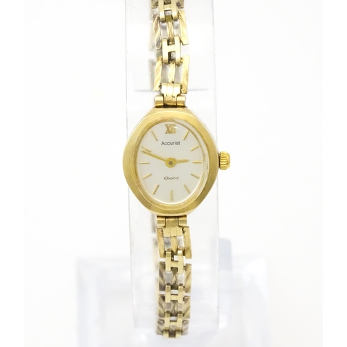 811 - A 9ct gold cased ladies Accurist wristwatch with 9ct gold strap, and instruction / guarantee booklet... 