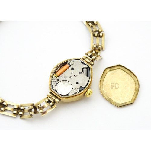 811 - A 9ct gold cased ladies Accurist wristwatch with 9ct gold strap, and instruction / guarantee booklet... 