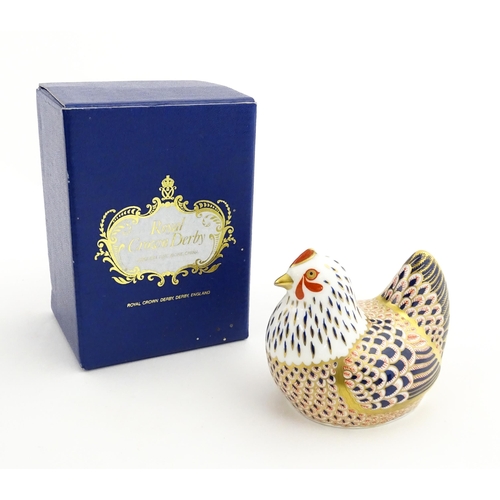 116 - A Royal Crown Derby paperweight modelled as a chicken. Marked under. Boxed. Approx. 4