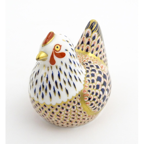 116 - A Royal Crown Derby paperweight modelled as a chicken. Marked under. Boxed. Approx. 4