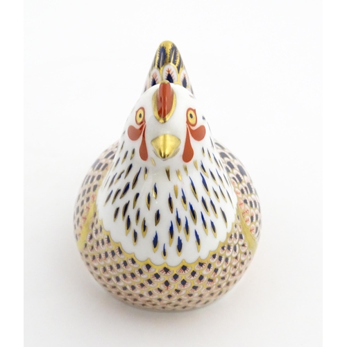 116 - A Royal Crown Derby paperweight modelled as a chicken. Marked under. Boxed. Approx. 4