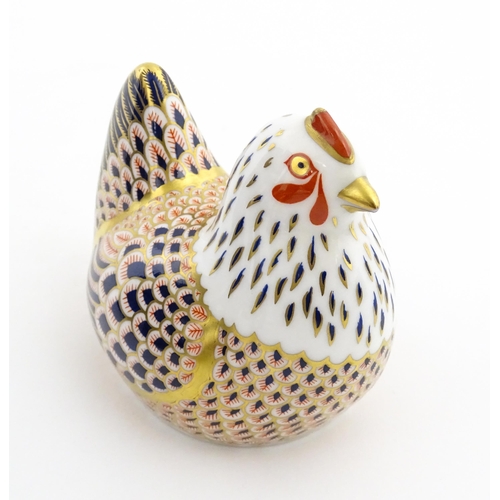 116 - A Royal Crown Derby paperweight modelled as a chicken. Marked under. Boxed. Approx. 4