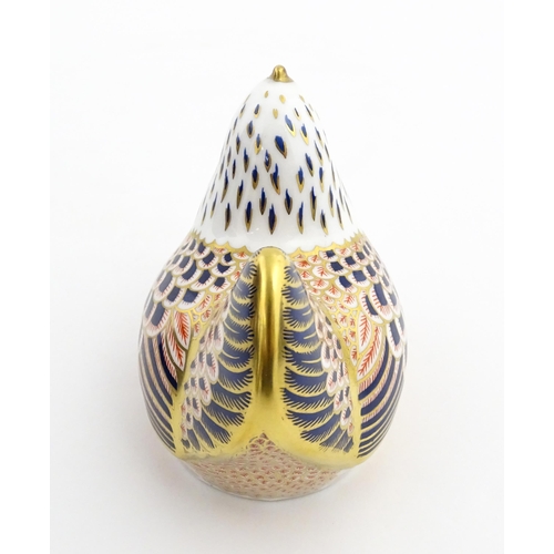 116 - A Royal Crown Derby paperweight modelled as a chicken. Marked under. Boxed. Approx. 4