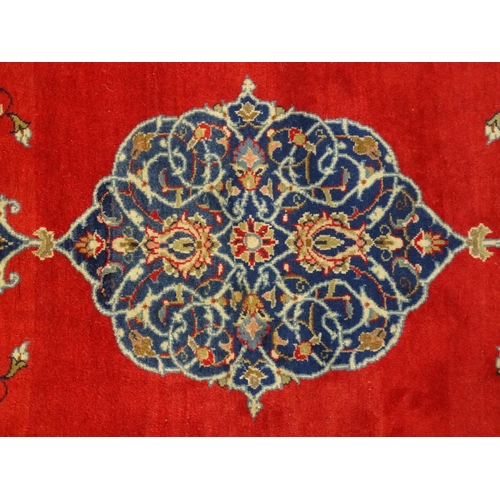 1312 - Carpet / Rug : A Central Persian Kashan rug, the red ground with central blue ground vignette, decor... 