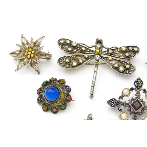 737 - Five assorted brooches to include some two silver examples, and a heart shaped silver locket. (6)