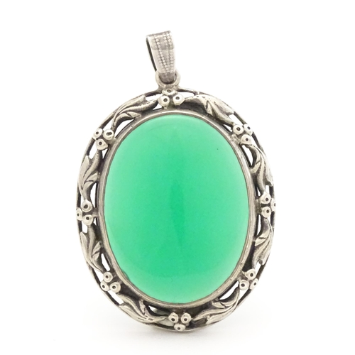 746 - A silver pendant set with green cabochon. Approx. 1 3/4