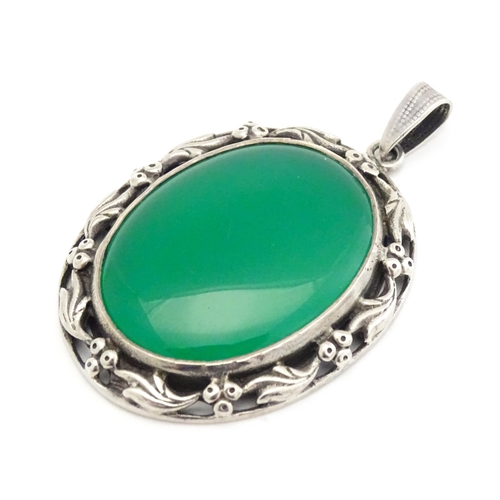 746 - A silver pendant set with green cabochon. Approx. 1 3/4