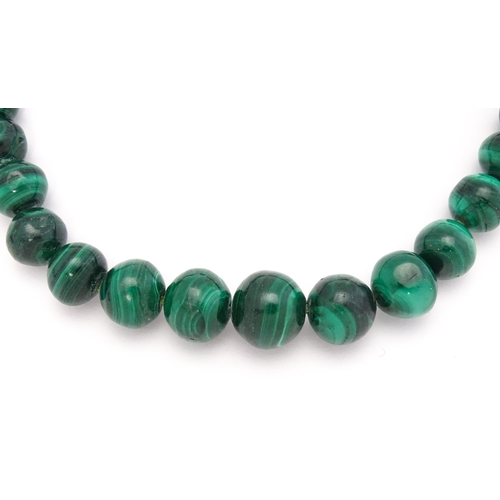 747 - A malachite graduated bead necklace. Approx 18