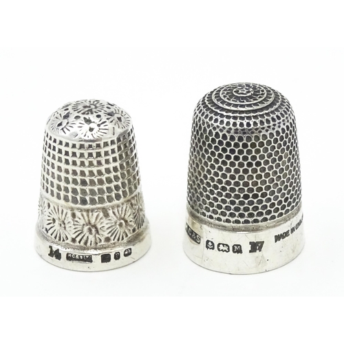 276 - A Victorian silver thimble hallmarked Birmingham 1898, maker Henry Griffiths & Sons Ltd. Together wi... 