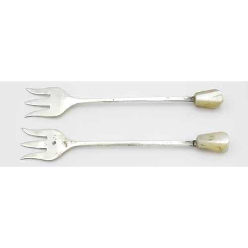 283 - Two silver cocktail / pickle forks with mother of pearl handles, hallmarked Sheffield 1935, maker Vi... 