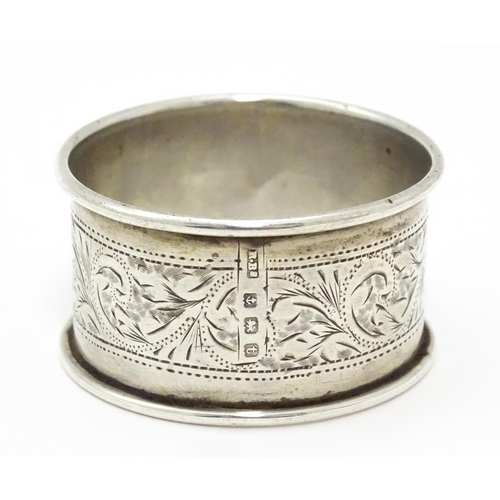 346 - A silver vesta case hallmarked Birmingham 1911 maker Rolason Brothers. Together with a silver napkin... 