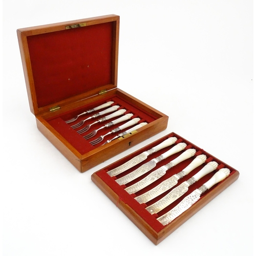 1090 - A cased set of silver plate fish eaters with mother of pearl handles and silver collars. Case approx... 