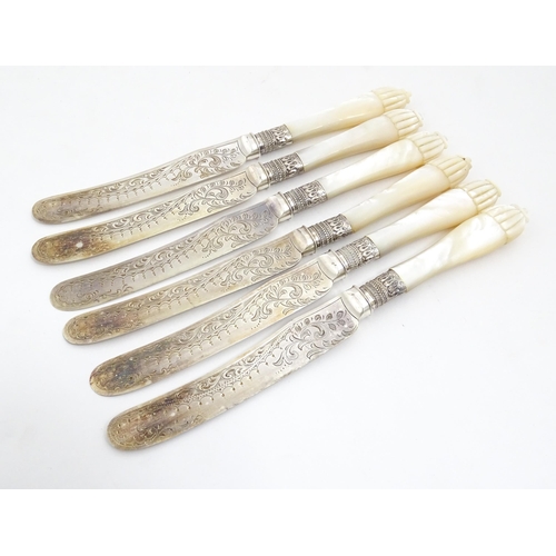 1090 - A cased set of silver plate fish eaters with mother of pearl handles and silver collars. Case approx... 