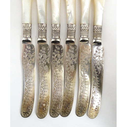 1090 - A cased set of silver plate fish eaters with mother of pearl handles and silver collars. Case approx... 