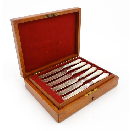 1090 - A cased set of silver plate fish eaters with mother of pearl handles and silver collars. Case approx... 