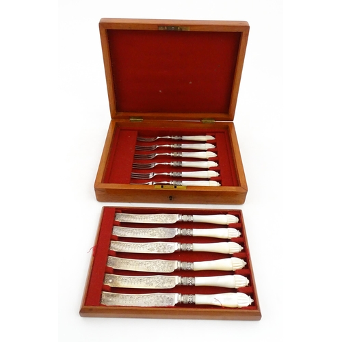 1090 - A cased set of silver plate fish eaters with mother of pearl handles and silver collars. Case approx... 