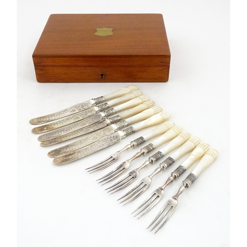 1090 - A cased set of silver plate fish eaters with mother of pearl handles and silver collars. Case approx... 