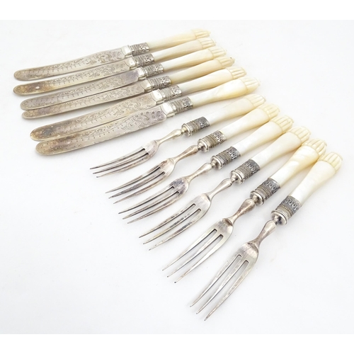 1090 - A cased set of silver plate fish eaters with mother of pearl handles and silver collars. Case approx... 