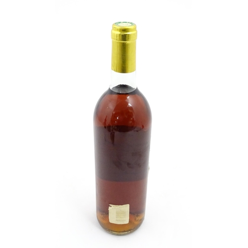 1092 - A 75cl bottle of Chateau d'Arche Sauternes 1990.