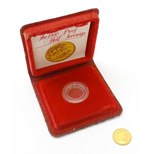 828 - Coin : A Elizabeth II 1980 gold proof half sovereign. With original box. (3.99g)