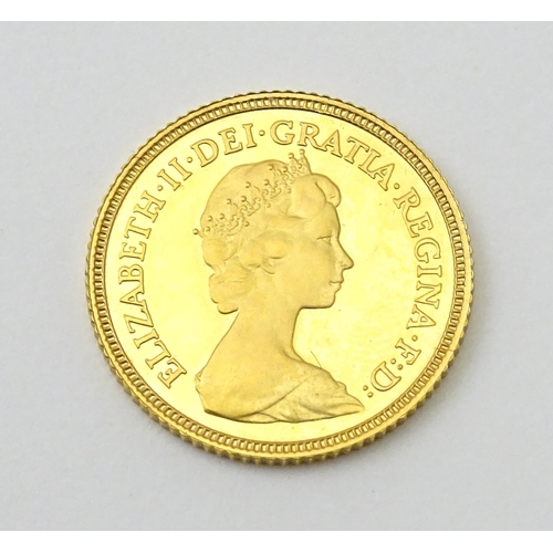 828 - Coin : A Elizabeth II 1980 gold proof half sovereign. With original box. (3.99g)