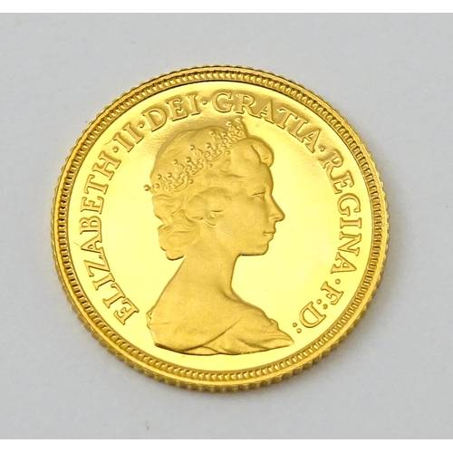 829 - Coin : A Elizabeth II 1980 gold proof half sovereign. With original box. (3.99g)